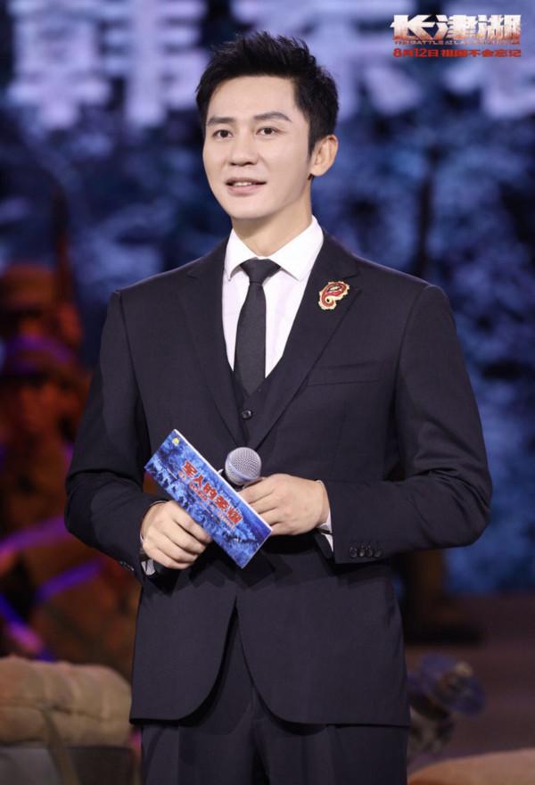 42歲李晨拍戲被炸傷!火藥碎片扎入眼球,受傷後要求重拍嚇壞吳京 42歲李晨拍戲被炸傷!火藥碎片扎入眼球,受傷後要求重拍嚇壞吳京