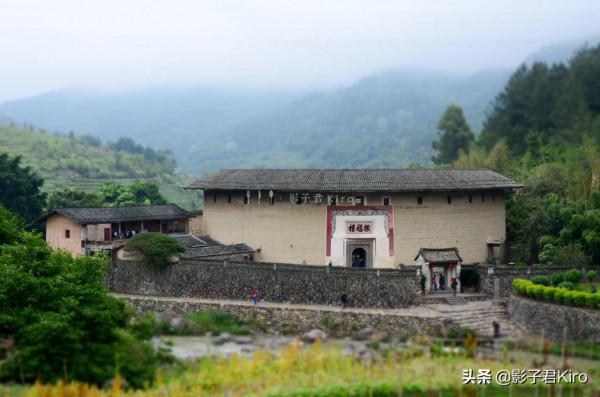 美國人說這裡是中國的核彈發射井，其實只是福建的土樓罷了