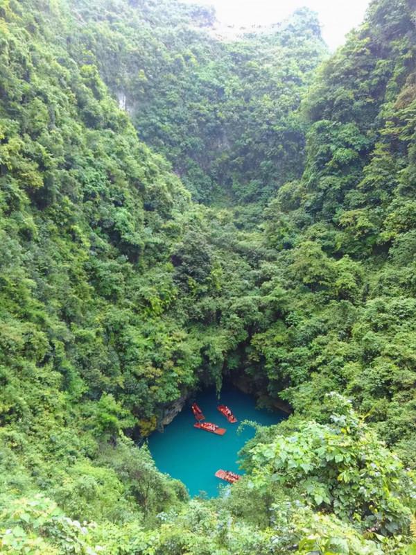 廣西大山深藏一片海，七窗連珠，湖水碧藍，有世界上最美的風景