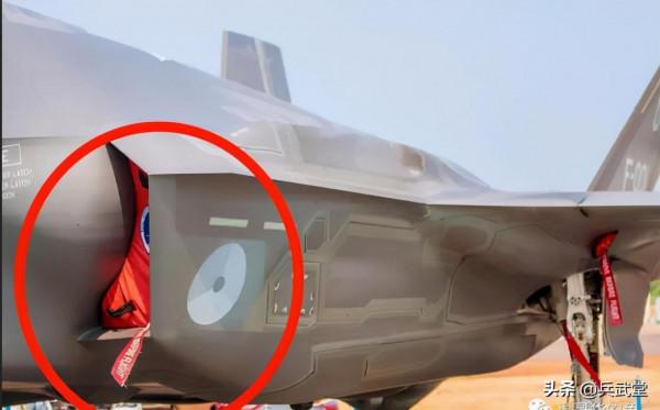 英航母F35B墜毀是低階事故?或忘摘進氣道保護罩,地勤人員大意了 英航母F35B墜毀是低階事故?或忘摘進氣道保護罩,地勤人員大意了