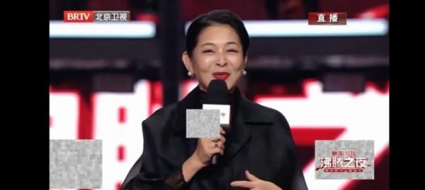 倪萍不愧是央視大贏家!穿一身黑霸氣亮相,再次出山重回一姐氣場 倪萍不愧是央視大贏家!穿一身黑霸氣亮相,再次出山重回一姐氣場