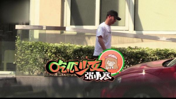 37歲文章現身醫院，隻身看病無人陪伴，一瘸一拐痛到呲牙好心酸