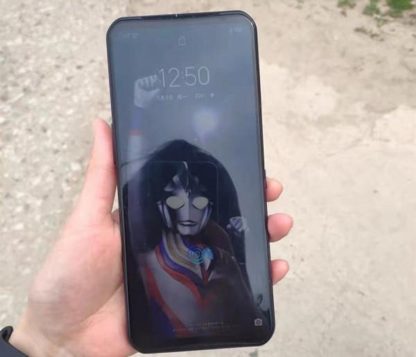 從4399跌至2999,驍龍888+144Hz三星E4屏,90W閃充旗艦售價更親民 從4399跌至2999,驍龍888+144Hz三星E4屏,90W閃充旗艦售價更親民