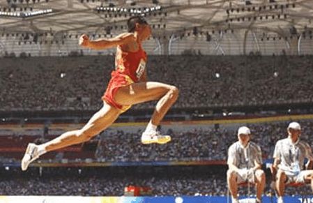 他曾是王治郅隊友，18歲被炸瞎雙眼不認命，為國家奪3枚殘奧金牌