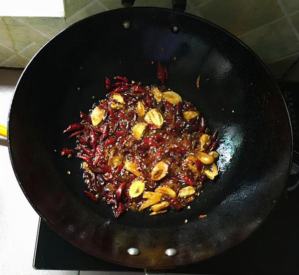 麻辣鮮香辣子雞做法~上桌秒光,簡單又好吃,巨過癮 麻辣鮮香辣子雞做法~上桌秒光,簡單又好吃,巨過癮