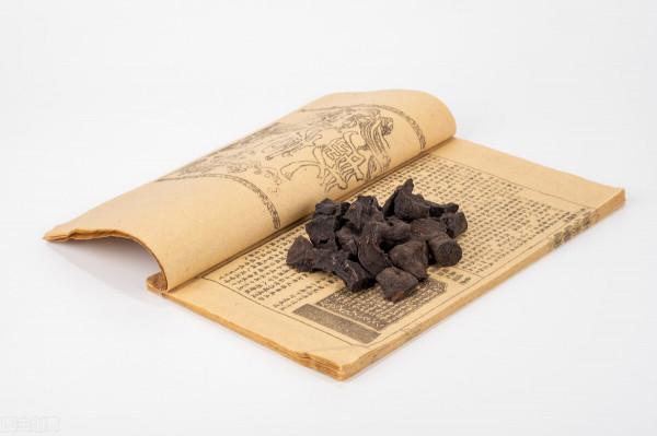 中醫：何首烏是“肝臟殺手”？中藥吃不對，小心肝損傷