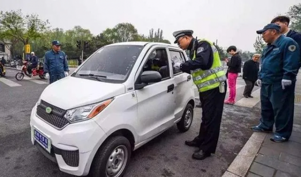 三輪車、四輪車有新訊息,多地“備案登記”,免費上牌,可以上路 三輪車、四輪車有新訊息,多地“備案登記”,免費上牌,可以上路