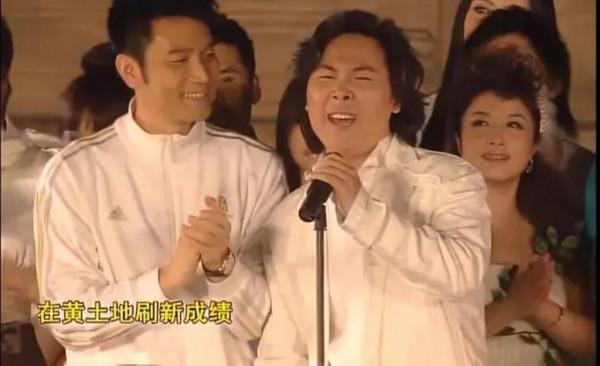 如何扯掉“塑膠歌手”的遮羞布？