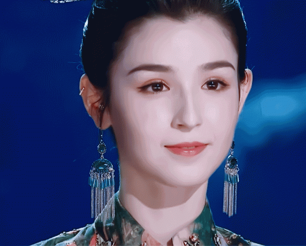 哈尼克孜就像是一個落入凡間的精靈 哈尼克孜就像是一個落入凡間的精靈