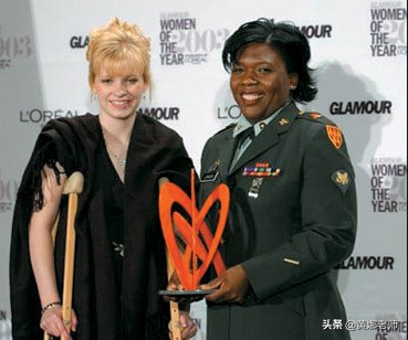 拯救美國女兵林奇：美軍“人造英雄”和“演出來”的營救行動