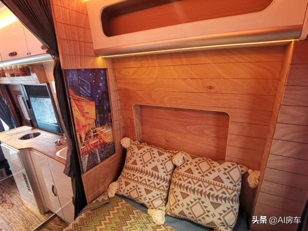 顏值高功能多，帶2&period;0T雙驅，13m&sup3;空間，2人用的大通vanlife露營車
