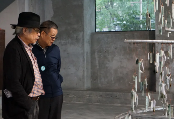 翡翠之聲充塞耳、滿眼盡為翡翠綠—何雲昌大型裝置再現故鄉的森林