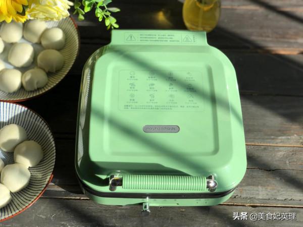 兒子最愛這餡餅，鮮香多汁一口一個，我偷笑，不用和麵做法超簡單