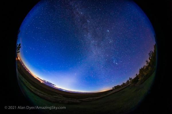價值究竟有多高？一聲巨響！加拿大一婦女枕頭邊砸下一塊隕石