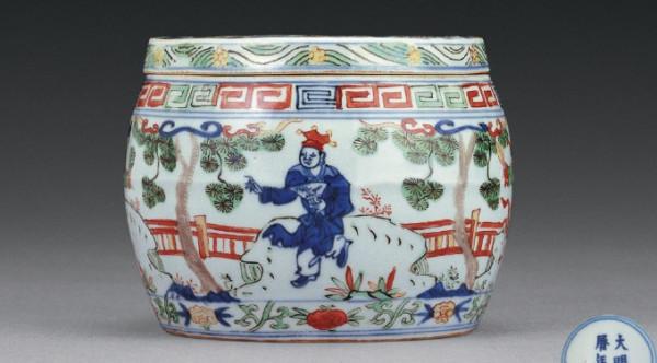 價值1500萬的萬曆蓋罐,差點當廢品扔掉,最怕遇到不識貨的人 價值1500萬的萬曆蓋罐,差點當廢品扔掉,最怕遇到不識貨的人