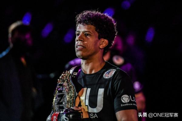 瑞圖VS斯坦普,誰能贏?大力鼠、昂拉恩桑等明星紛紛站隊 瑞圖VS斯坦普,誰能贏?大力鼠、昂拉恩桑等明星紛紛站隊