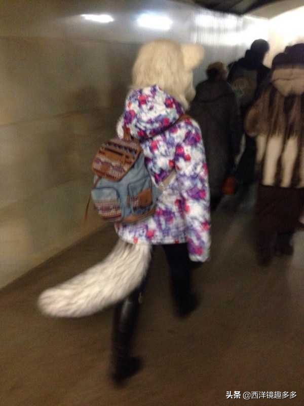 俄羅斯地鐵中的風景,“戰鬥民族”果然不一般 俄羅斯地鐵中的風景,“戰鬥民族”果然不一般