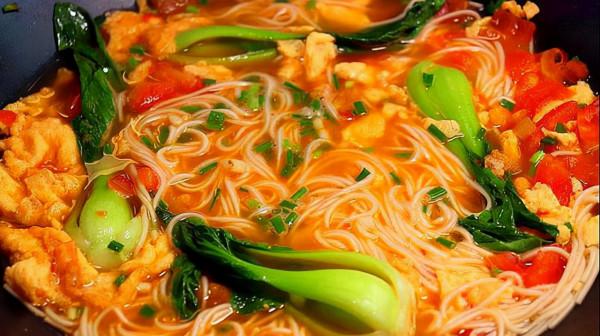 胃不好的人，建議：蔬菜若挑著吃，少吃這4種，胃或能舒服點