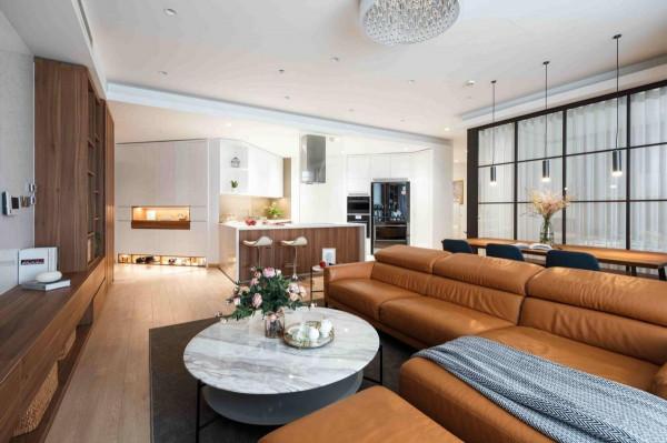 面對大橫廳,思前想後還是決定不保留,中間封道玻璃門拆成2間房 面對大橫廳,思前想後還是決定不保留,中間封道玻璃門拆成2間房