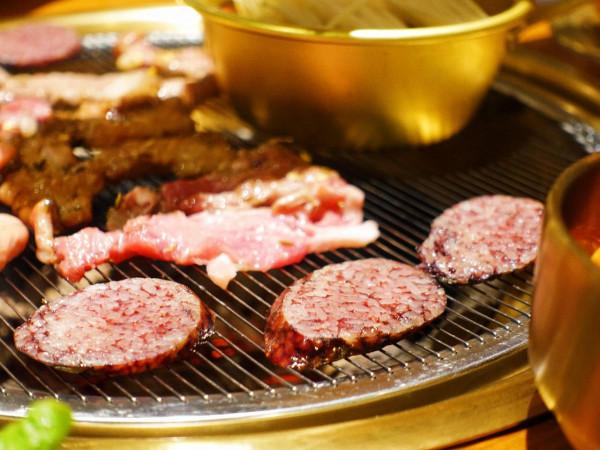 紫薇路上排隊都要吃的朝鮮烤肉！大口吃肉大口喝酒，全都安排上