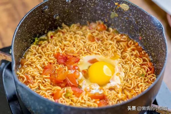 2.5一包的泡麵這樣做，簡單易學又美味，咋吃都不膩哦