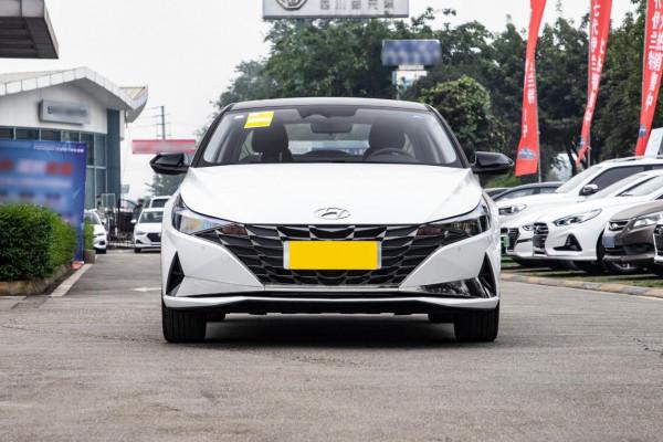 軸距2720mm，外觀顏值出色，油耗低至6.4L，帶你看第七代伊蘭特