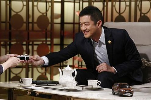 飯圈找茶：8000一斤的茶只能跪著喝？