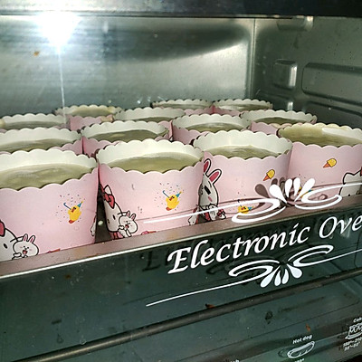 第一次做紙杯蛋糕就一致好評,從此做菜就有了自信 第一次做紙杯蛋糕就一致好評,從此做菜就有了自信