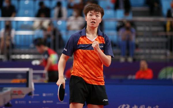 梁靖崑險勝孫聞，大比分落後不放棄，王藝迪擊敗顆粒型選手