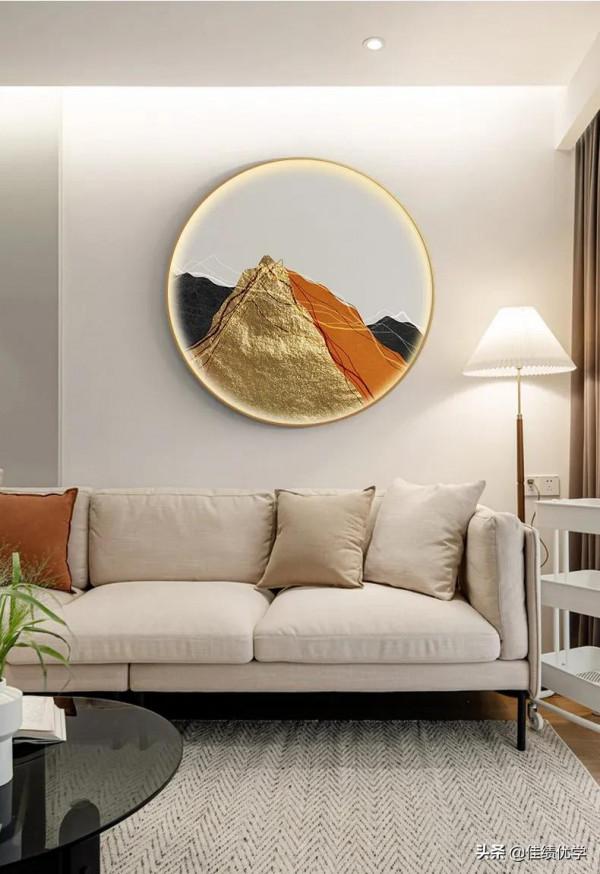 沙發背景牆掛畫怎麼掛好看？