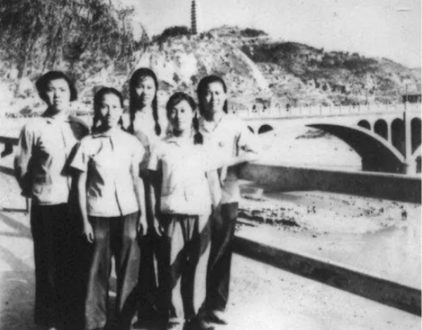 32歲大齡女八路張乃一，曾發誓不敗日寇不嫁人，最終卻與李達閃婚