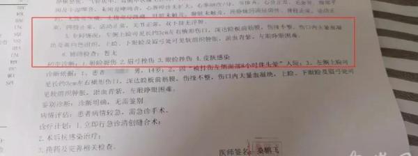 悲哀！教師一時衝動誤傷學生的眼睛，當場道歉卻被家長辱罵和毆打