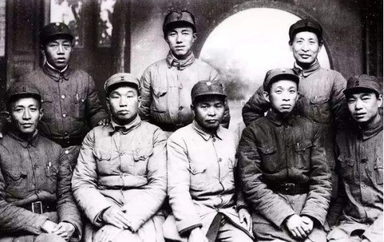 他是林彪的黃埔同學，才華很高，卻終生不得志