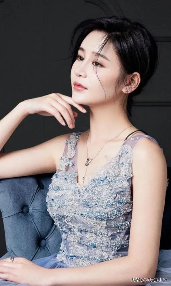 邱意濃是《追龍2》顏值擔當，在《倚天》被嘲整容，網友相差太大