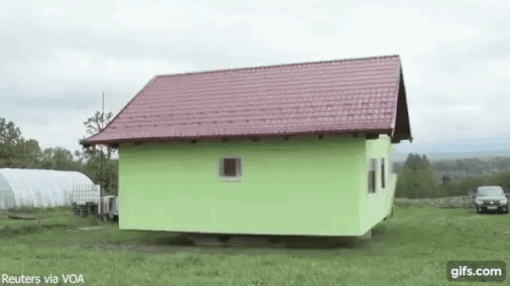 波斯尼亞一男子為妻子建造了一棟可以旋轉360度的電動房屋 波斯尼亞一男子為妻子建造了一棟可以旋轉360度的電動房屋