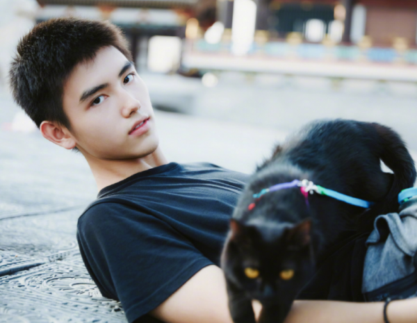 “老來得子”的七位明星，有的樂極生悲，有的成為人生贏家