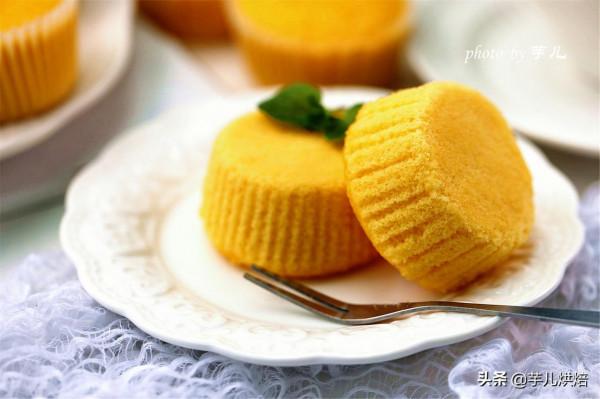 簡單快速的海綿紙杯蛋糕，鬆軟可口，不開裂不塌陷，一次成功