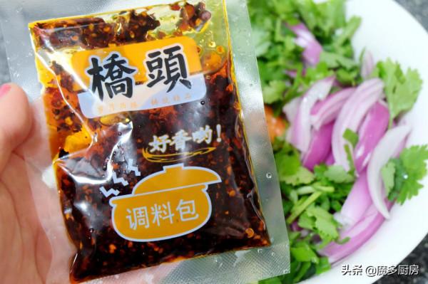 曬曬全職媽媽的一人食，自制重慶小面和檸檬蝦，一口麻辣真過癮