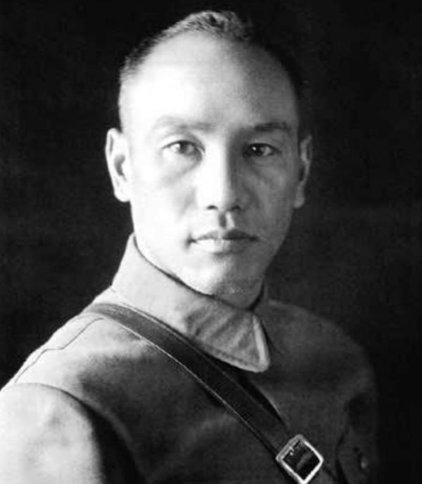 國軍高官發現妻子是紅色特工，不知咋辦，妻：有機會讓你見周恩來