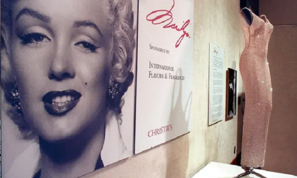 1962年，瑪麗蓮·夢露為肯尼迪總統唱生日歌，不久後意外去世