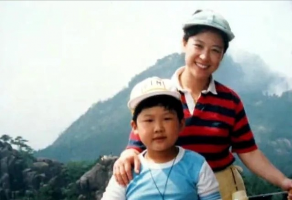 72歲老戲骨王馥荔：巔峰時選擇結婚做顧家媽媽，今兒子是她的驕傲