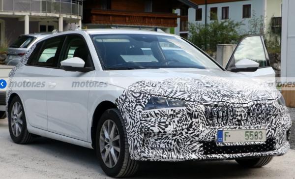 新款斯柯達Scala測試諜照曝光 細節略有變化/預計2023年初之前面世