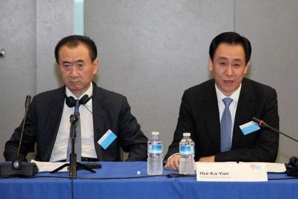 面對債務危機，王健林透過賣資產成功自救，為什麼許家印卻不行？