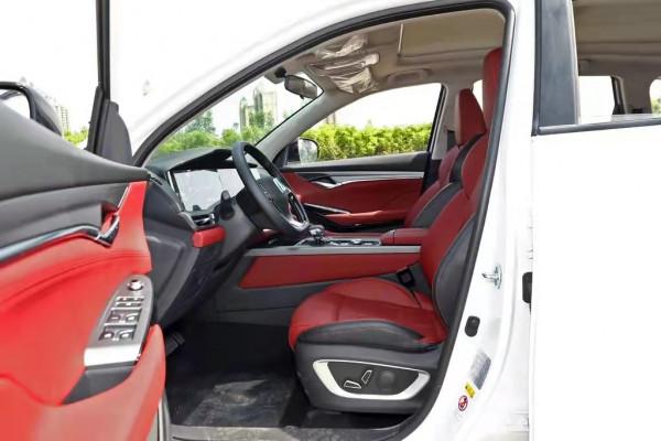 長安CS75PLUS：造型運動，搭載1.5T+6AT，百公里油耗6.5L