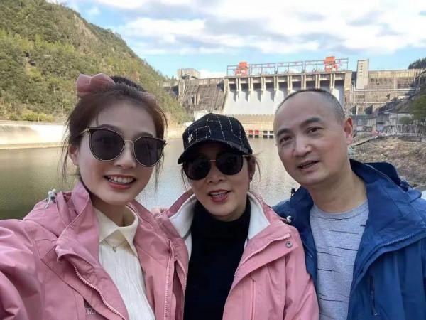 在北京天安門廣場上領誦的她，保研復旦