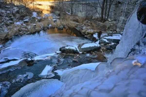 晶瑩剔透瑰麗奪目！元旦假期打卡彩石溪冰瀑