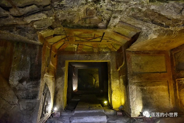 尋古蹟的蓮蓮:神秘洞穴 | 古郪國消逝後的郪江崖墓群 尋古蹟的蓮蓮:神秘洞穴 | 古郪國消逝後的郪江崖墓群