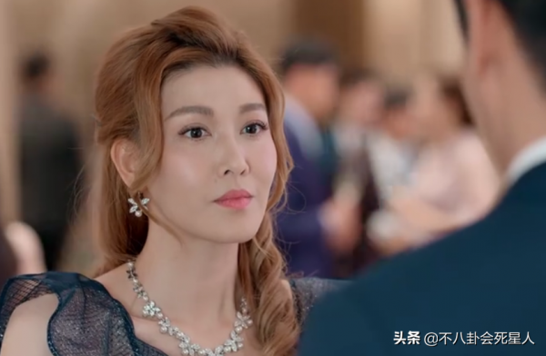 TVB又一豪門大戲開播，張智霖臉腫脖子短，熊黛林氣場力壓楊怡