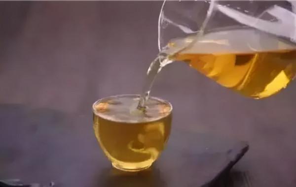 白酒，為什麼要“燙一燙”再喝？怎樣喝酒更健康？