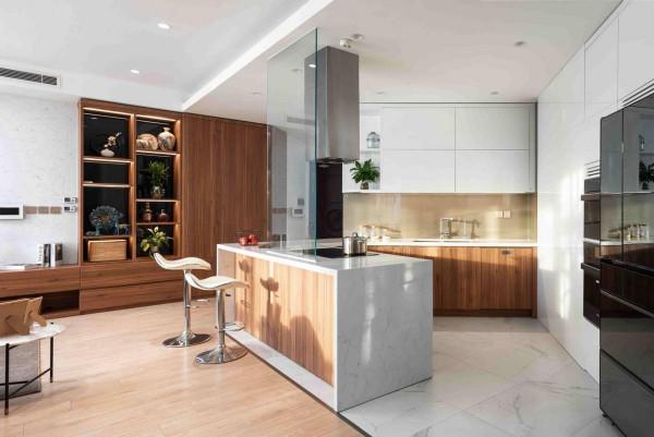 面對大橫廳,思前想後還是決定不保留,中間封道玻璃門拆成2間房 面對大橫廳,思前想後還是決定不保留,中間封道玻璃門拆成2間房